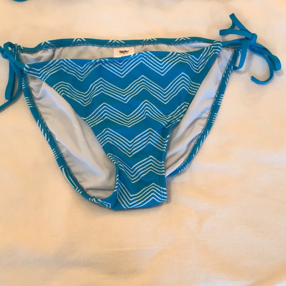 👙SUPER CUTE bikini set!!👙 - Picture 3 of 4